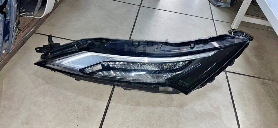 Nissan X-Trail headlight 2021 - Private Seller Nissan X-Trail headlight 2021 - Private Seller