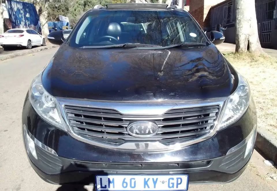 2012 KIA SPORTAGE 2.0 AUTOMATIC  4X4 AUTOMATIC TRANSMISSION IN EXCELLENT CONDITION  SUN ROOF