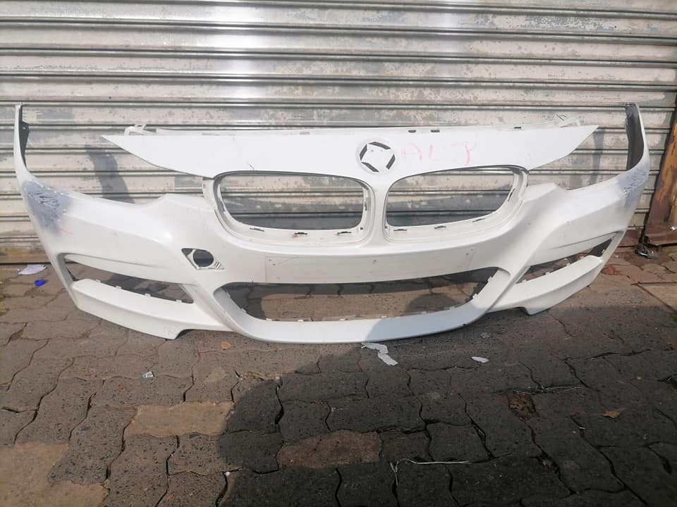 BMW 3-Series F30 white bumper DM or contact number in the description for assistance. - Private Seller BMW 3-Series F30 white bumper DM or contact number in the description for assistance. - Private Seller