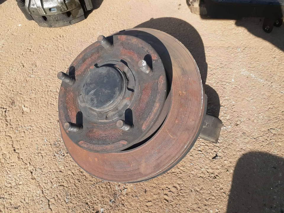 Mahindra scorpio S4 hub and stub available Call or whatsapp Jimmy  @Circle 7 used parts - Private Seller