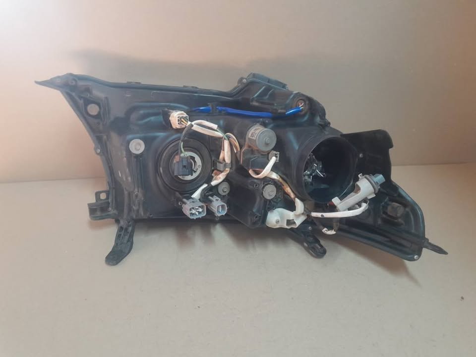 2012-2015 TOYOTA LANDCRUSIER LEFT SIDE HEADLIGHT FOR SALE