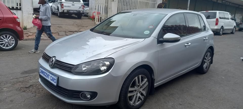 2013 VW GOLF 6 TSI 1.4 MANUAL TRANSMISSION.. SILVER IN COLOUR.. 85000KM.. PETROL