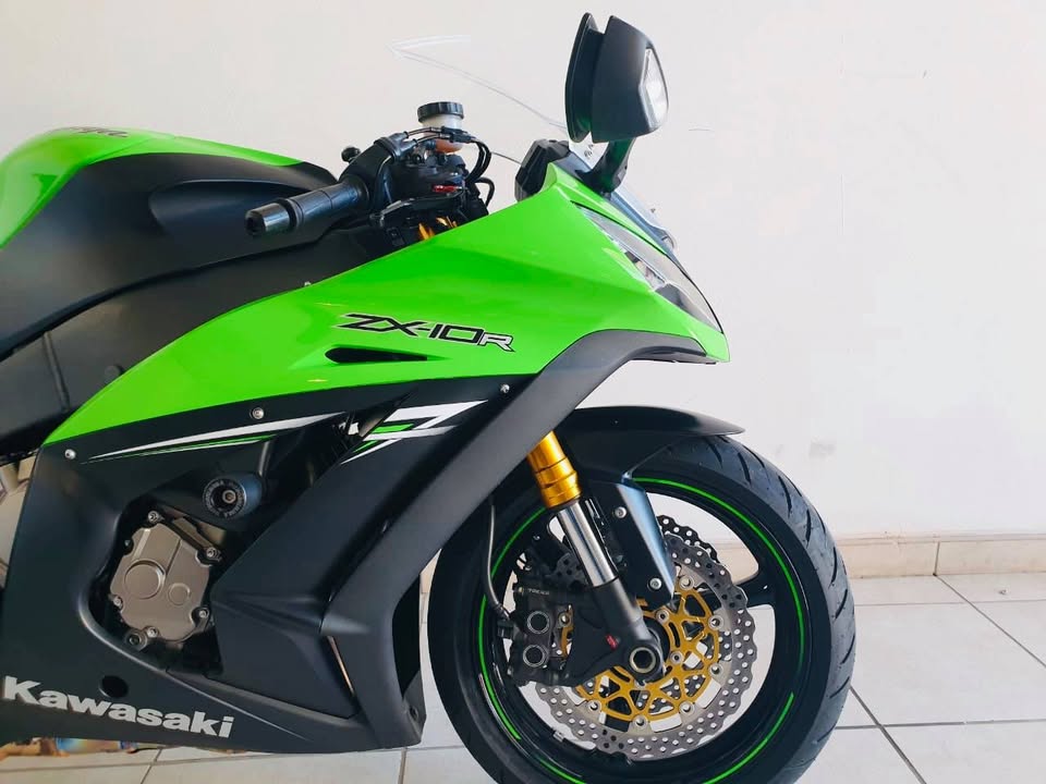 LIKE NEW KAWASAKI ZX10 R - Private Seller LIKE NEW KAWASAKI ZX10 R - Private Seller
