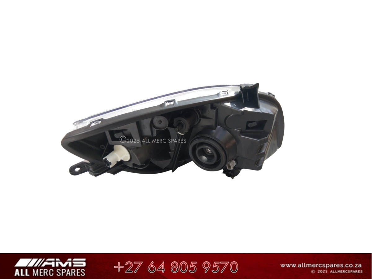 New Toyota Yaris 2005–2009 Headlight (Right Front) - Private Seller New Toyota Yaris 2005–2009 Headlight (Right Front) - Private Seller
