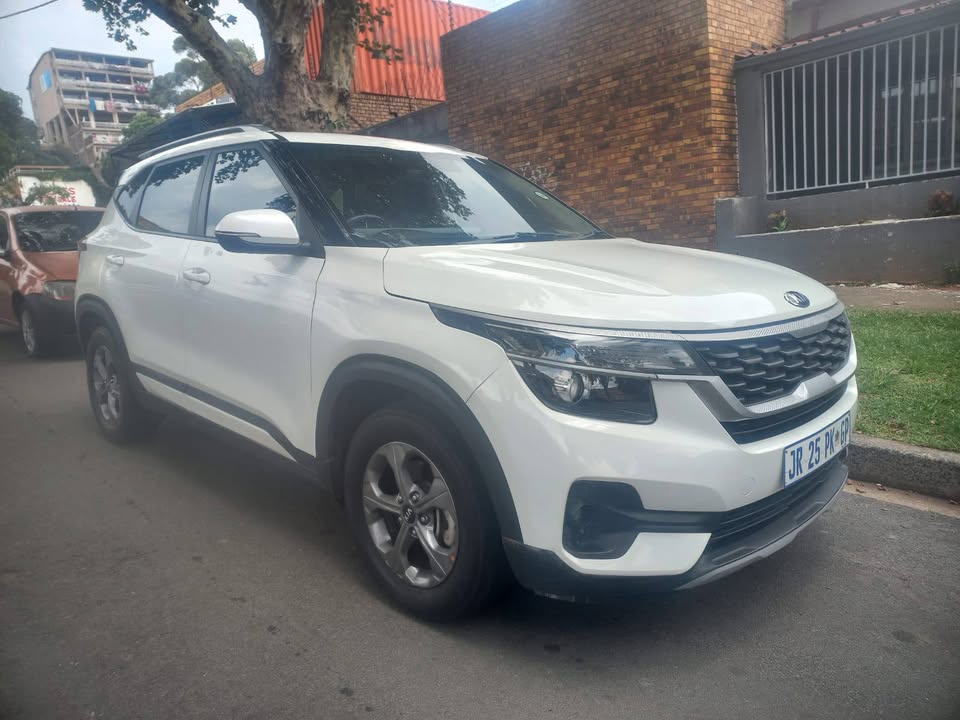 2020 Kia Seltos 2.0 Petrol, Automatic transmission, White Color, Mileage 74000kms