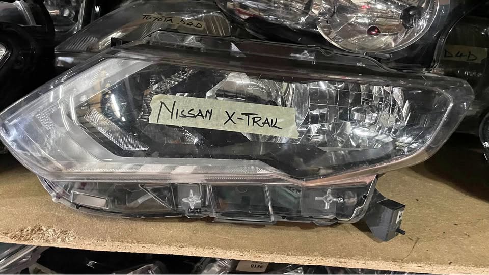 Nissan X-Trail headlight - Private Seller Nissan X-Trail headlight - Private Seller