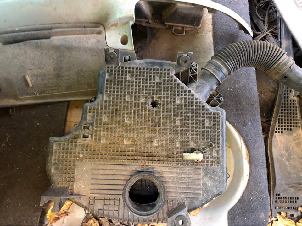 Renault 1.4L Airfilter Box - Private Seller