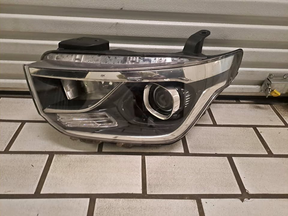 2018 Hyundai H1 Left Hand Side Headlight also Compatible for Starex Urban - Private Seller 2018 Hyundai H1 Left Hand Side Headlight also Compatible for Starex Urban - Private Seller
