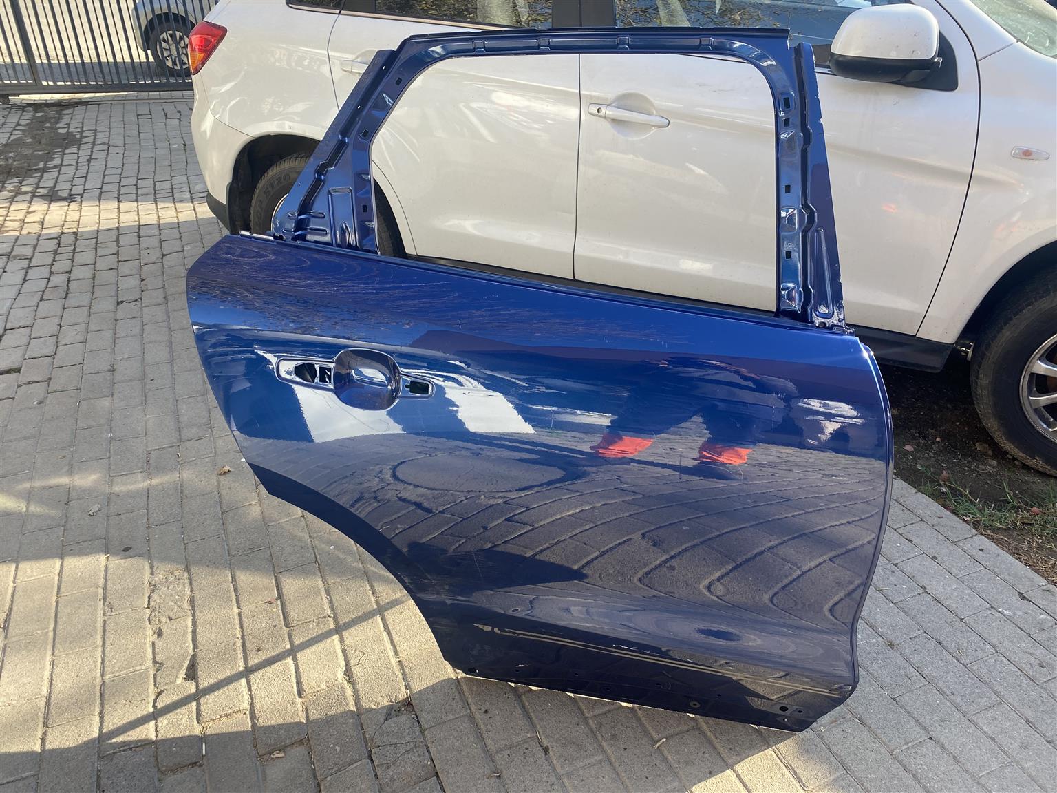 2018 JAGUAR F-PACE RIGHT REAR DOOR SHELL FOR SALE. IN EXCELLENT CONDITION