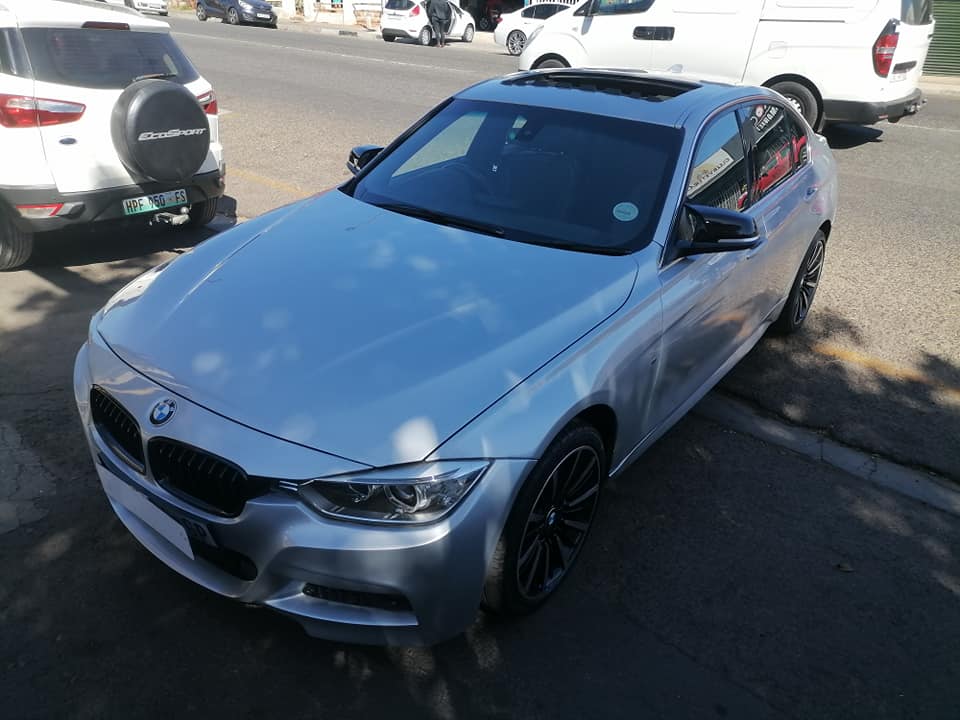 2013 BMW F30 320D Automatic with a leather seat and sunroof