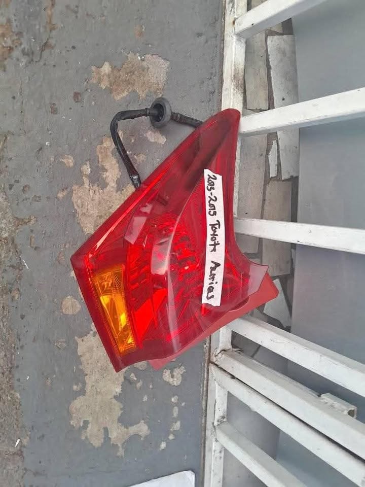 2013-2015 TOYOTA AURIS LEFT SIDE TAILLIGHT FOR SALE