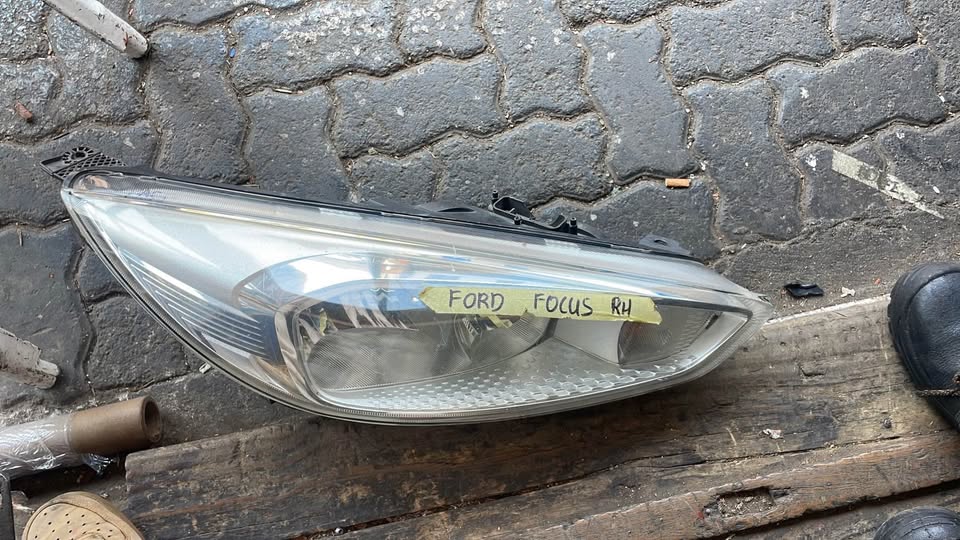 Ford Focus headlight - Private Seller Ford Focus headlight - Private Seller