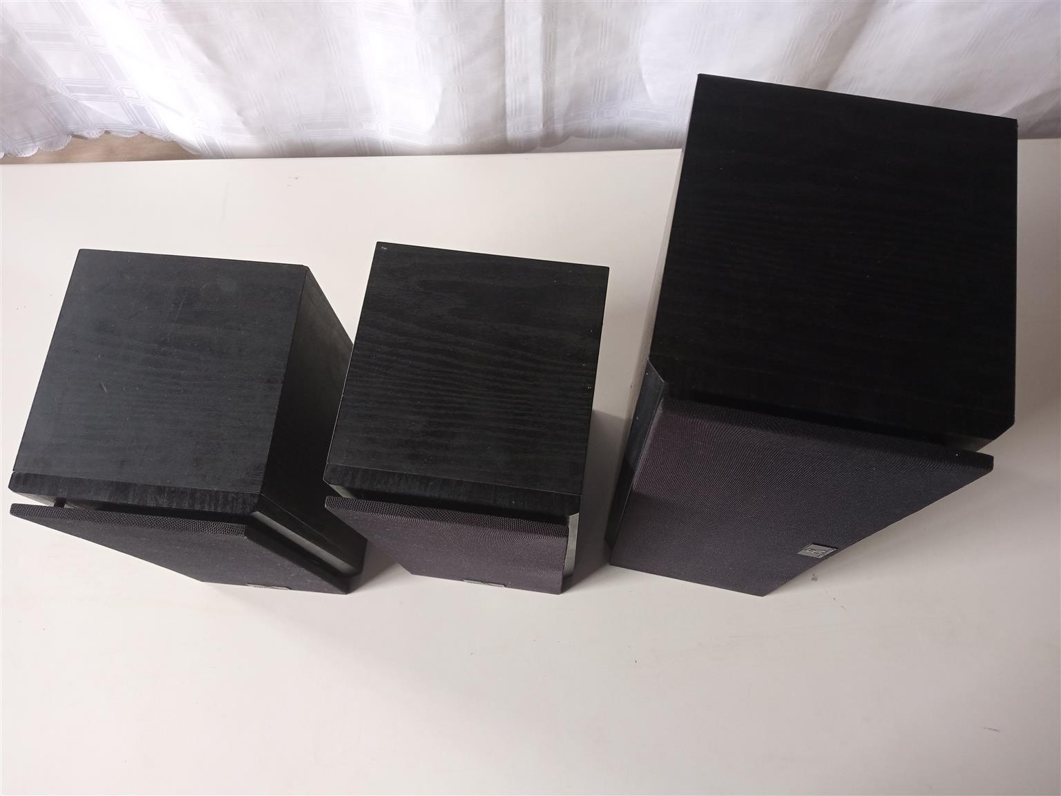 AR – Acoustic Research Surround & Centre Speakers