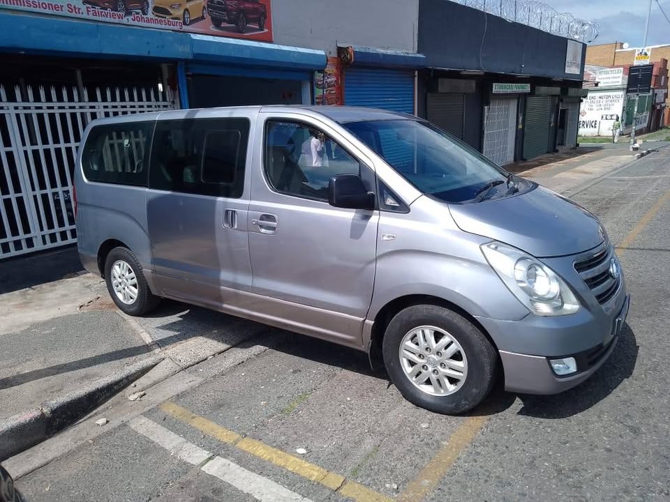 2017 Hyundai H1 2.5 Nine seater Automatic with a leather seat