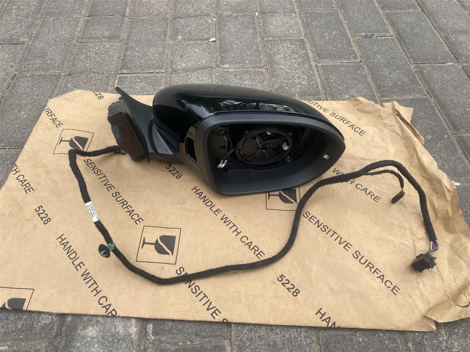 2022 VW T-ROC ELECTRONIC AUTO-FOLD DOOR MIRROR WITH CAMERA RIGHT SIDE FOR SALE. - Private Seller 2022 VW T-ROC ELECTRONIC AUTO-FOLD DOOR MIRROR WITH CAMERA RIGHT SIDE FOR SALE. - Private Seller