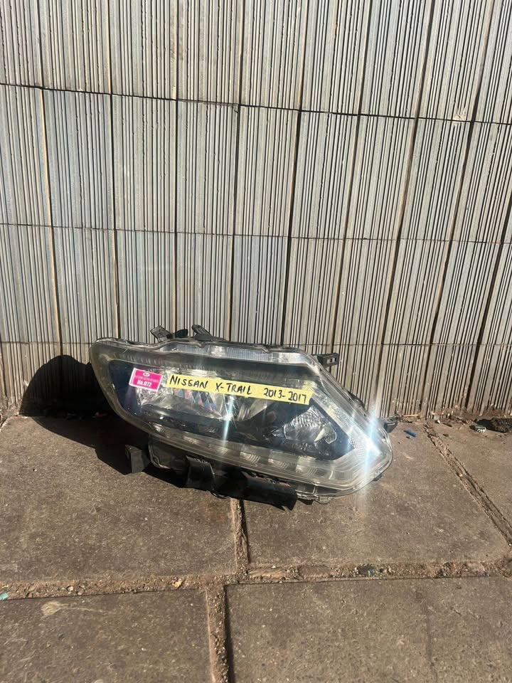 Nissan X-Trail headlight 2013/17 - Private Seller Nissan X-Trail headlight 2013/17 - Private Seller