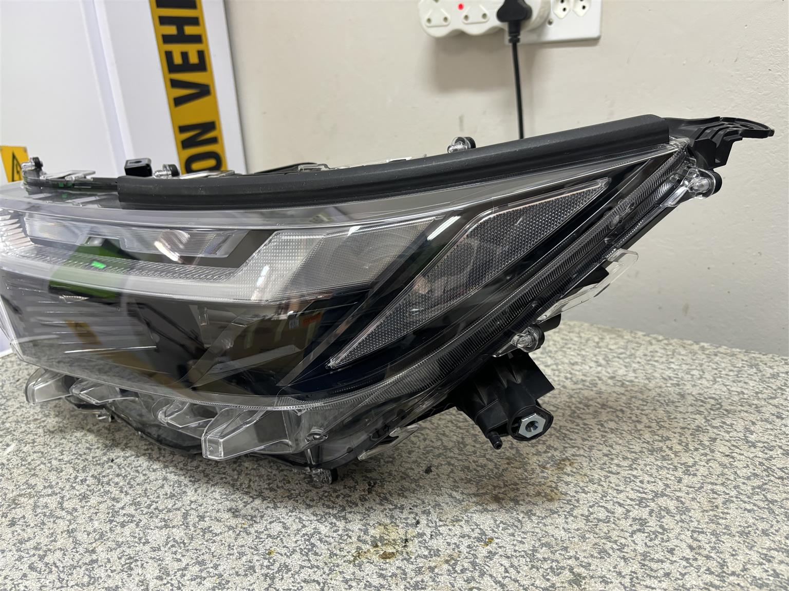 Toyota rav 4 LH headlight 2022 with ecu - Private Seller