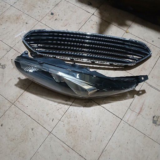 Ford Fiesta headlight - Private Seller Ford Fiesta headlight - Private Seller