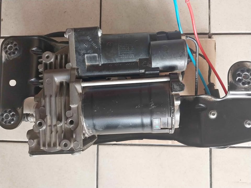 Bmw x5 x6 E70 Air suspension pump - Private Seller