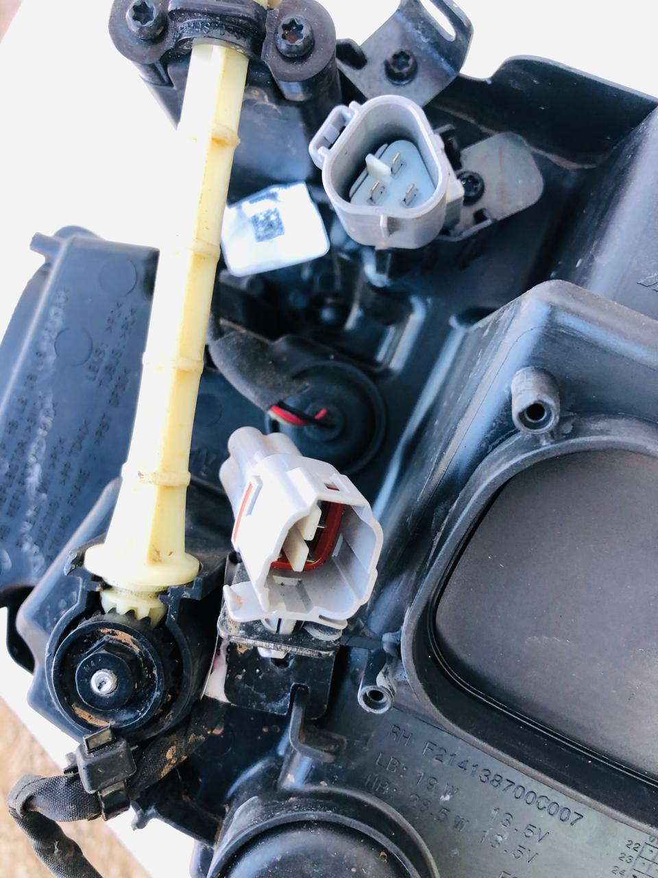 Toyota Starlet cross right side headlight and daylight running light (2024) - Private Seller Toyota Starlet cross right side headlight and daylight running light (2024) - Private Seller