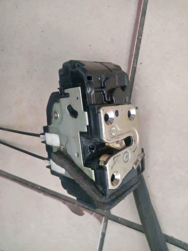 Nissan tiida left front door lock actuator - Private Seller