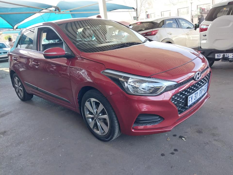 2017 HYUNDAI I20 1.4 70 000KM MAROON COLOR AUTOMATIC PETROL