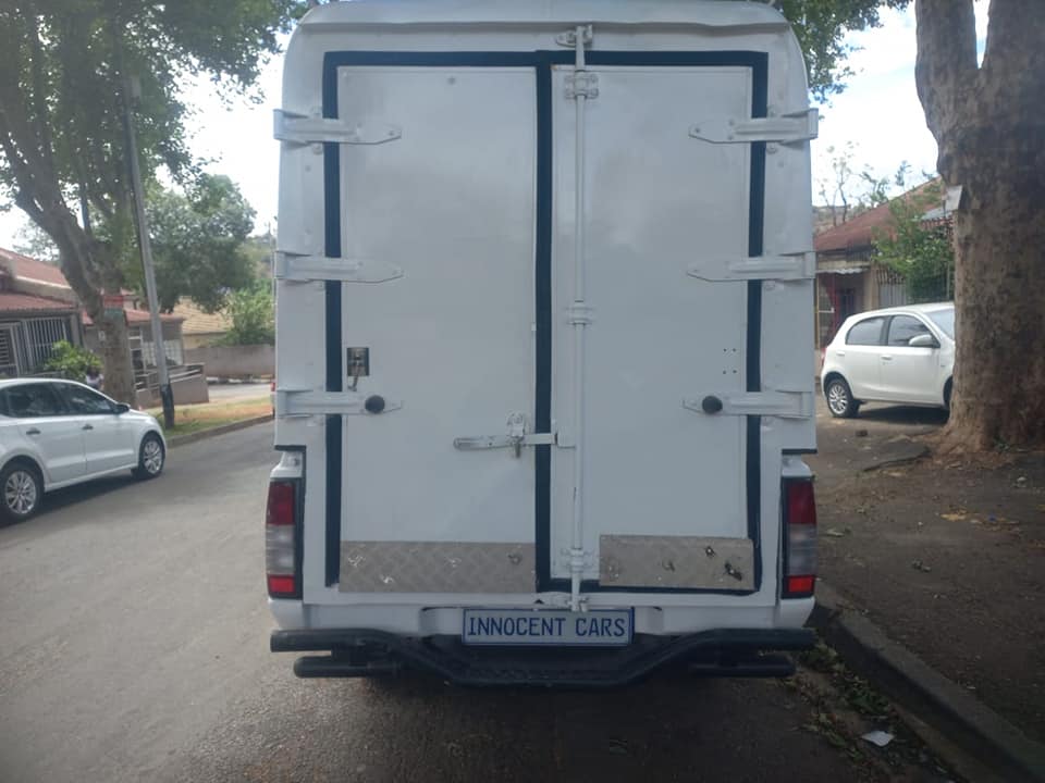 2018 NISSAN NP300 DIESEL, HARDBODY S/C CANOPY, MANUAL, WHITE COLOR, 104000KMS,