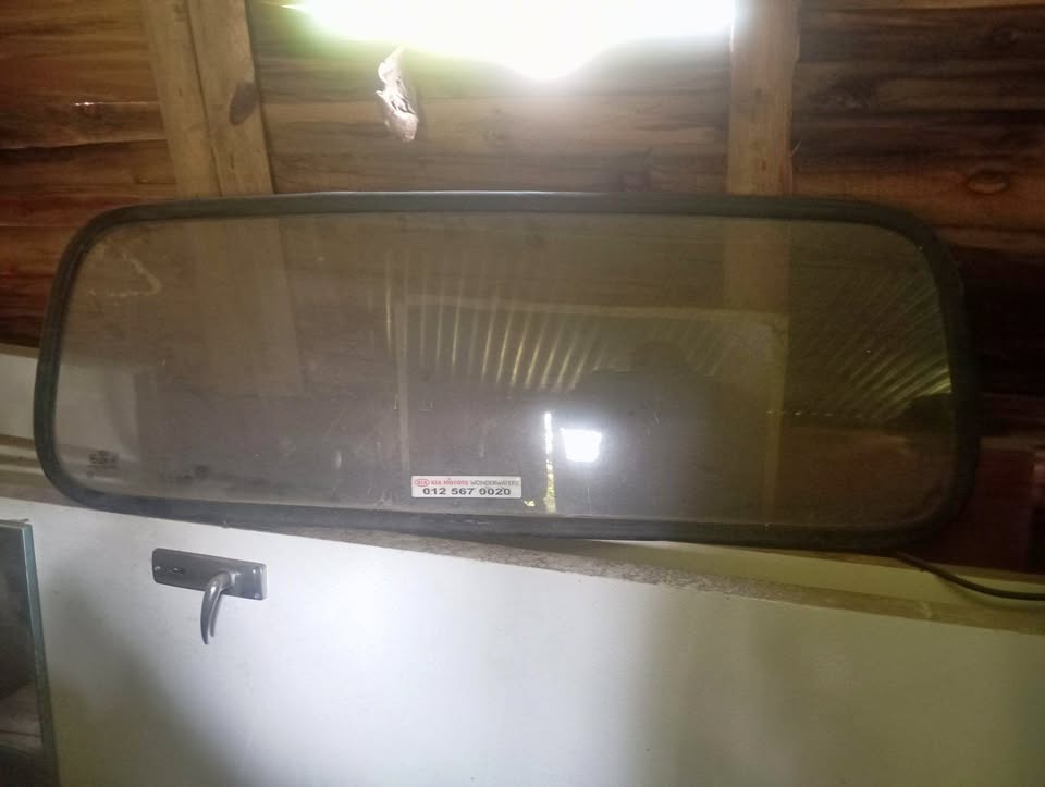 Kia K2700 rear cab glass - Private Seller Kia K2700 rear cab glass - Private Seller