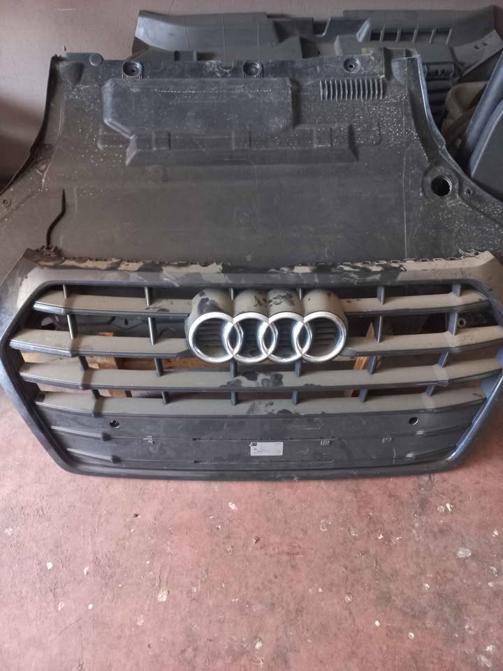 Audi A4 B8 Prefacelift Grill - Private Seller Audi A4 B8 Prefacelift Grill - Private Seller