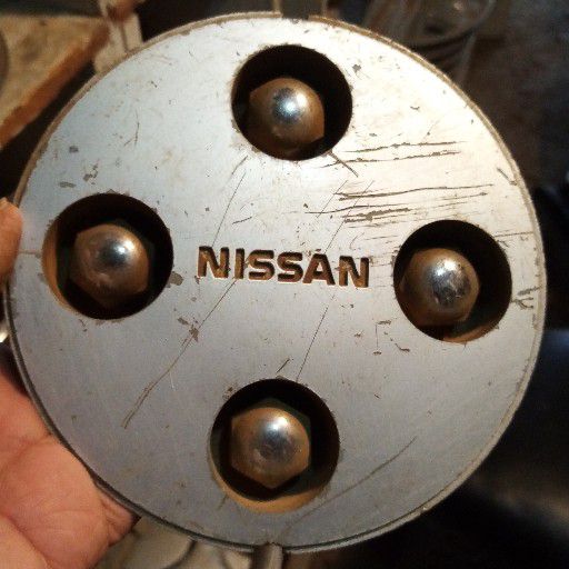 Nissan, centre cap - Private Seller Nissan, centre cap - Private Seller