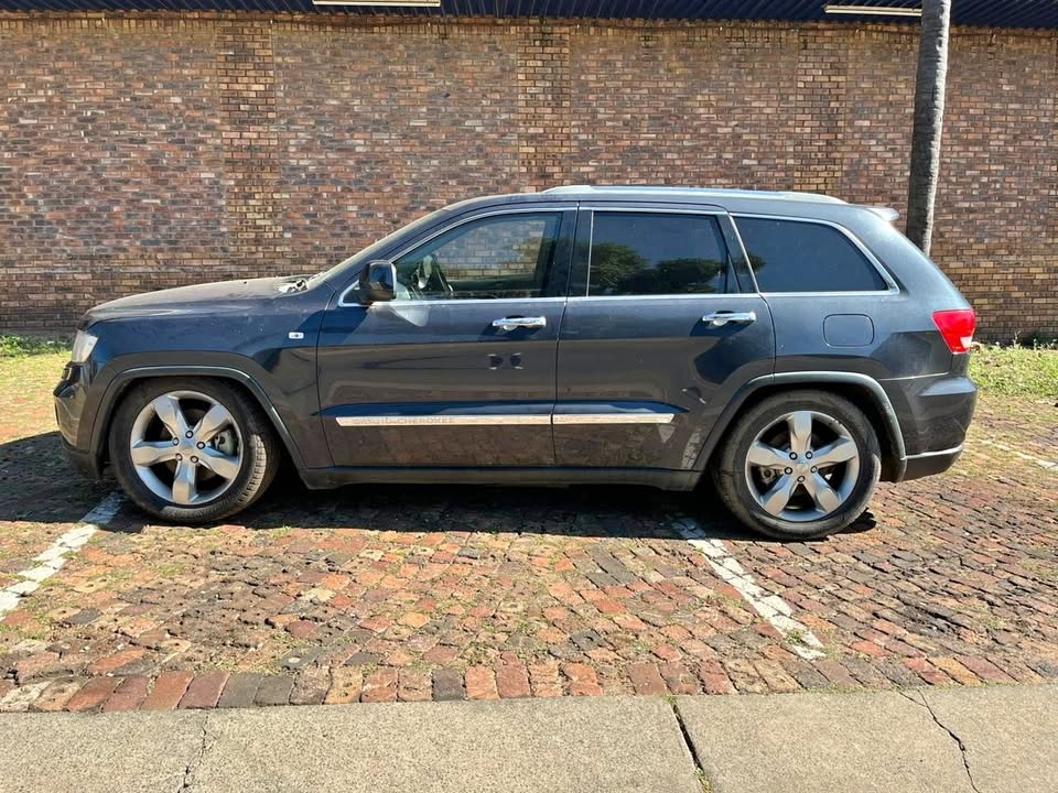2013 JEEP GRAND CHEROKEE 5.7 WK2 STRIPPING - Private Seller 2013 JEEP GRAND CHEROKEE 5.7 WK2 STRIPPING - Private Seller