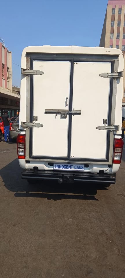 2018 ISUZU KB250 DIESEL, MANUAL TRANSMISSION, SINGLE CAB WITH CANOPY