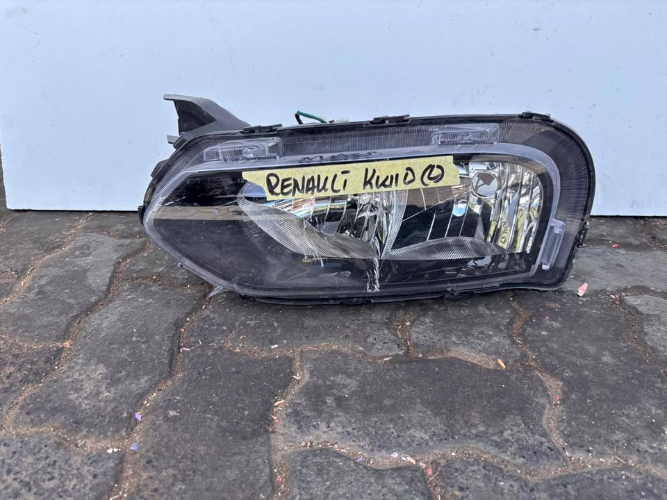 Renault Kwid Headlight - Private Seller Renault Kwid Headlight - Private Seller