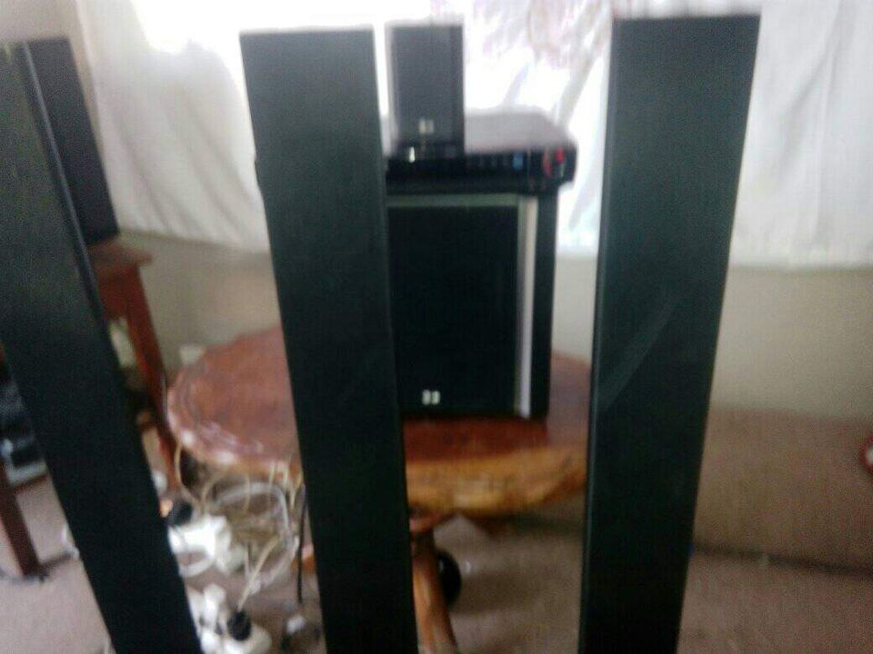Geant LG Sound System , 1Dvd Karaoke 1 Big Subhoofer+3Tall Speakers And 1 central one . Pefect condi Geant LG Sound System , 1Dvd Karaoke 1 Big Subhoofer+3Tall Speakers And 1 central one . Pefect condi