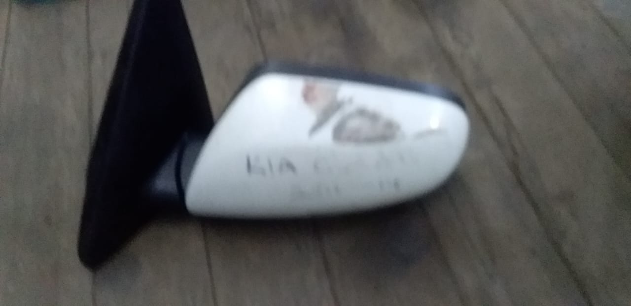Kia ceranto side mirror - Private Seller