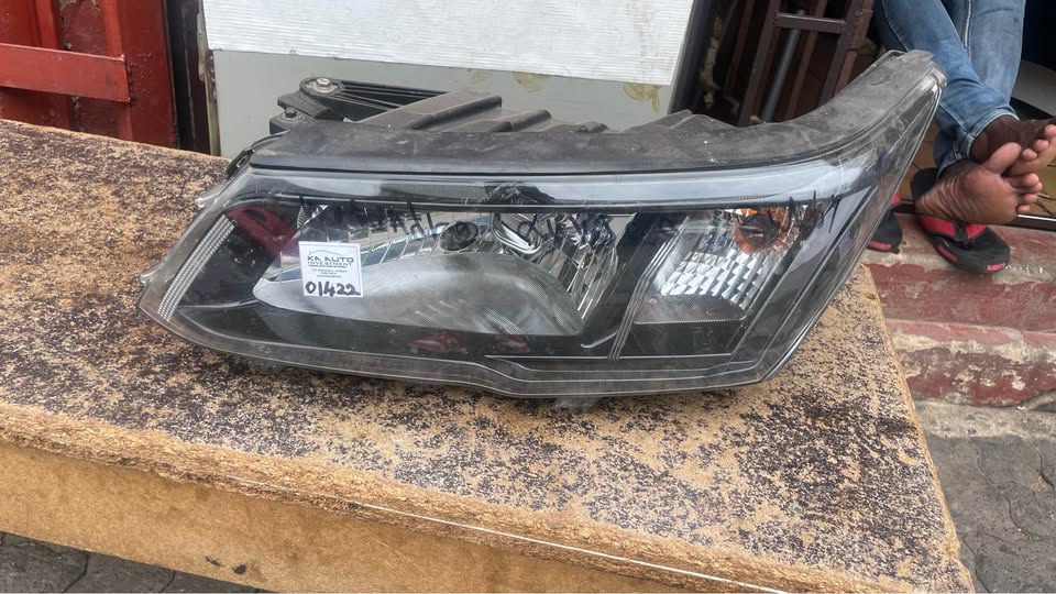 Mahindra XUV300 normal headlight - Private Seller Mahindra XUV300 normal headlight - Private Seller
