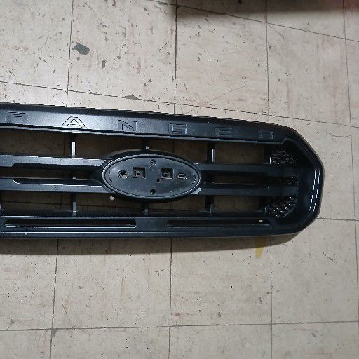 Ford ranger t8 grill - Private Seller