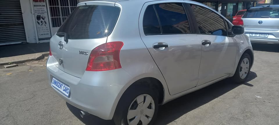 2007 TOYOTA YARIS T3, MANUAL TRANSMISSION, SILVER COLOUR 103000KM