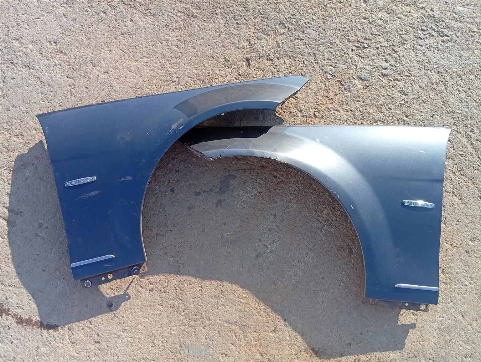 Mercedes Benz w204 c class left and right fender for sale in good condition - Private Seller Mercedes Benz w204 c class left and right fender for sale in good condition - Private Seller