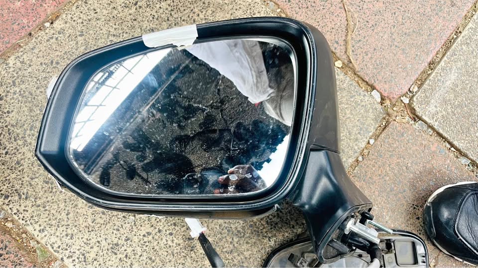Toyota Corolla Cross side mirror - Private Seller Toyota Corolla Cross side mirror - Private Seller