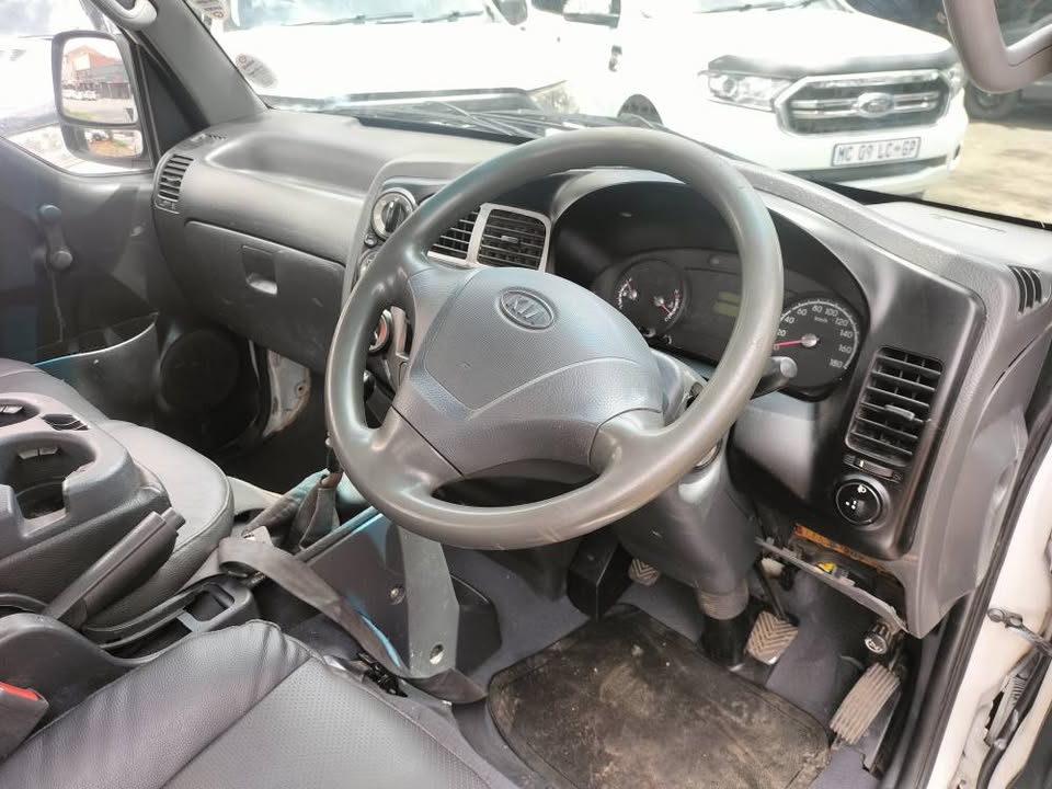 2012 KIA K2700 2.7MANUAL, DIESEL ,WHITE 88000KM