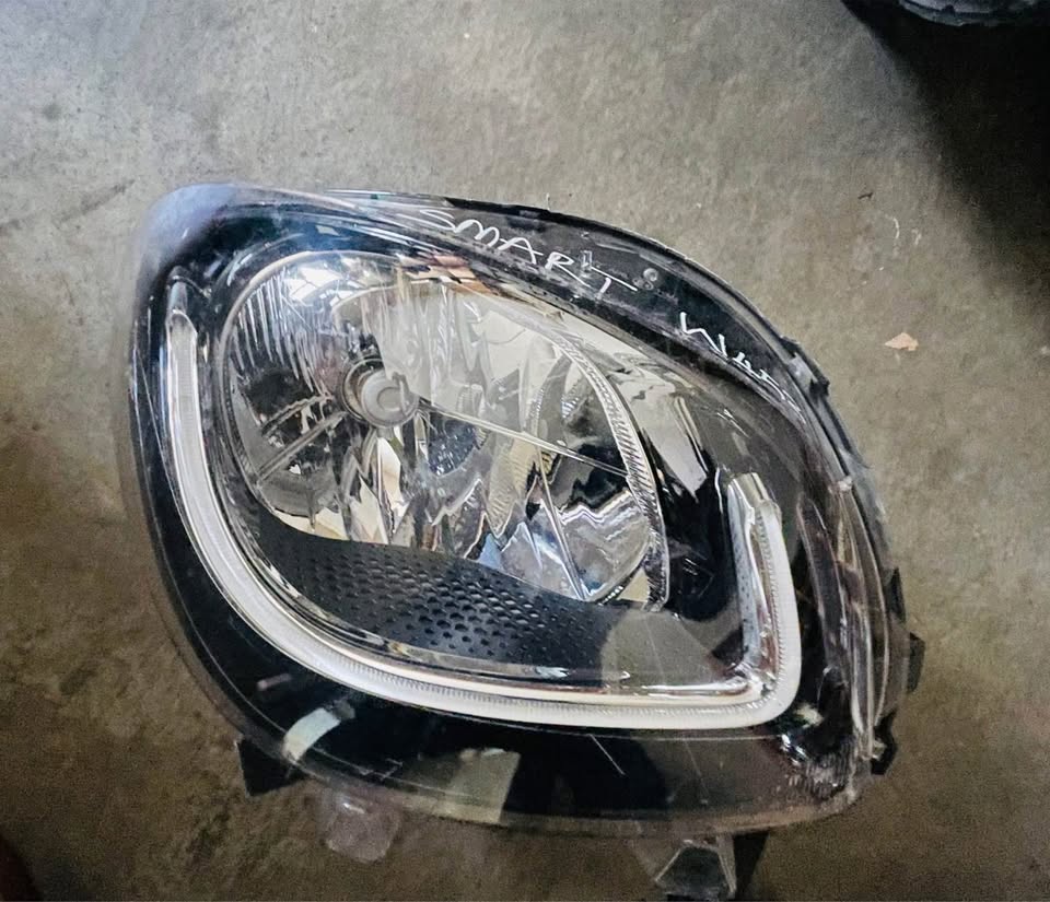 Smart FORFOUR A453 HATCHBACK headlight - Private Seller Smart FORFOUR A453 HATCHBACK headlight - Private Seller