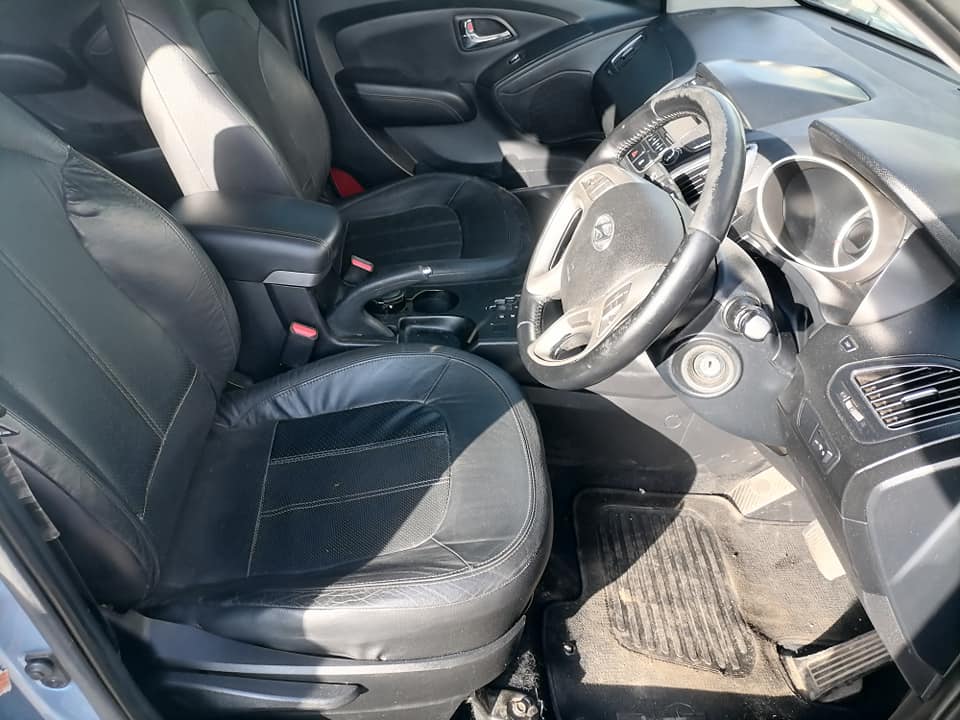 2013 Hyundai iX35 2.0 CRD Automatic with a leather seat and Spare key