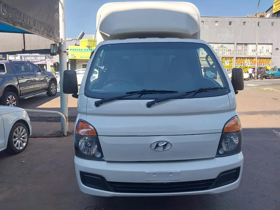 2017 HYUNDAI H100 2.6 79 000KM MANUEL DIESEL WHITE COLOR