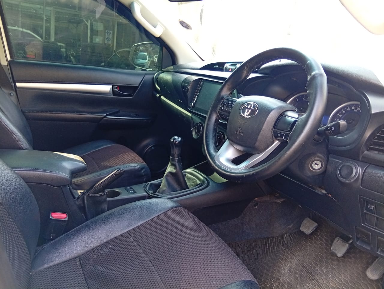 2020 Toyota Hilux 2.8 Legend50 GD6 DoubleCab Bakkie Raider Manual 163,000km Leat