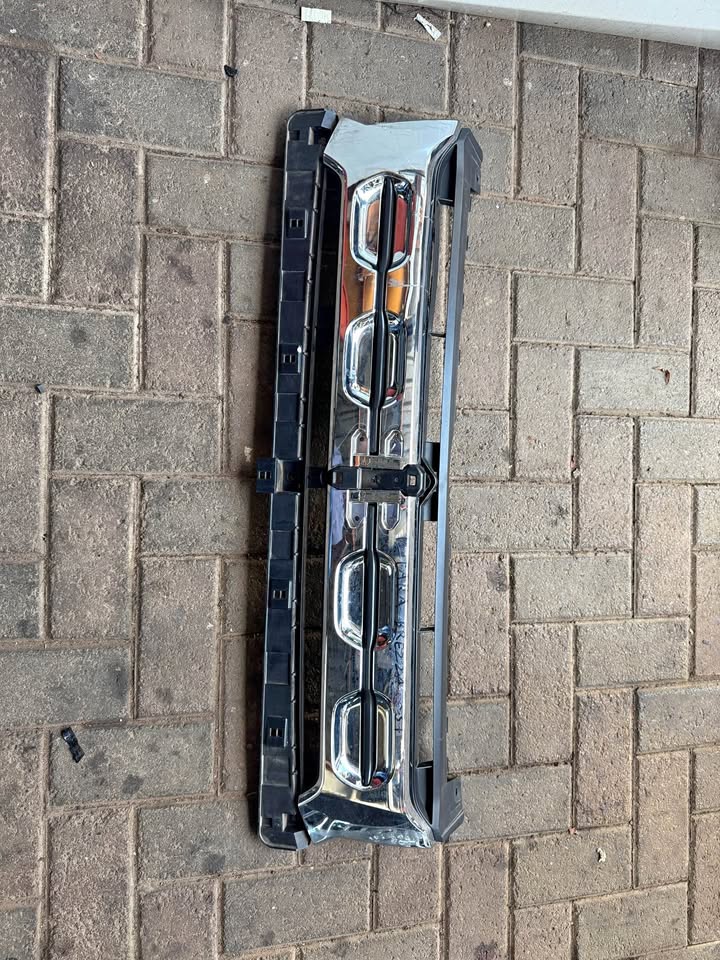 Suzuki Vitara Brezza Main Front Bumper Grill - Private Seller Suzuki Vitara Brezza Main Front Bumper Grill - Private Seller