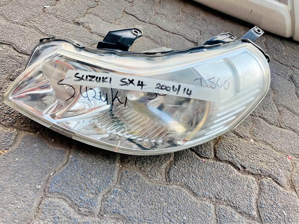 Suzuki SX4 headlight 2006/14 - Private Seller