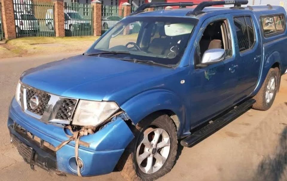 Nissan Navara 4.0 v6 STRIPPING FOR SPARES Call or whatsapp   or