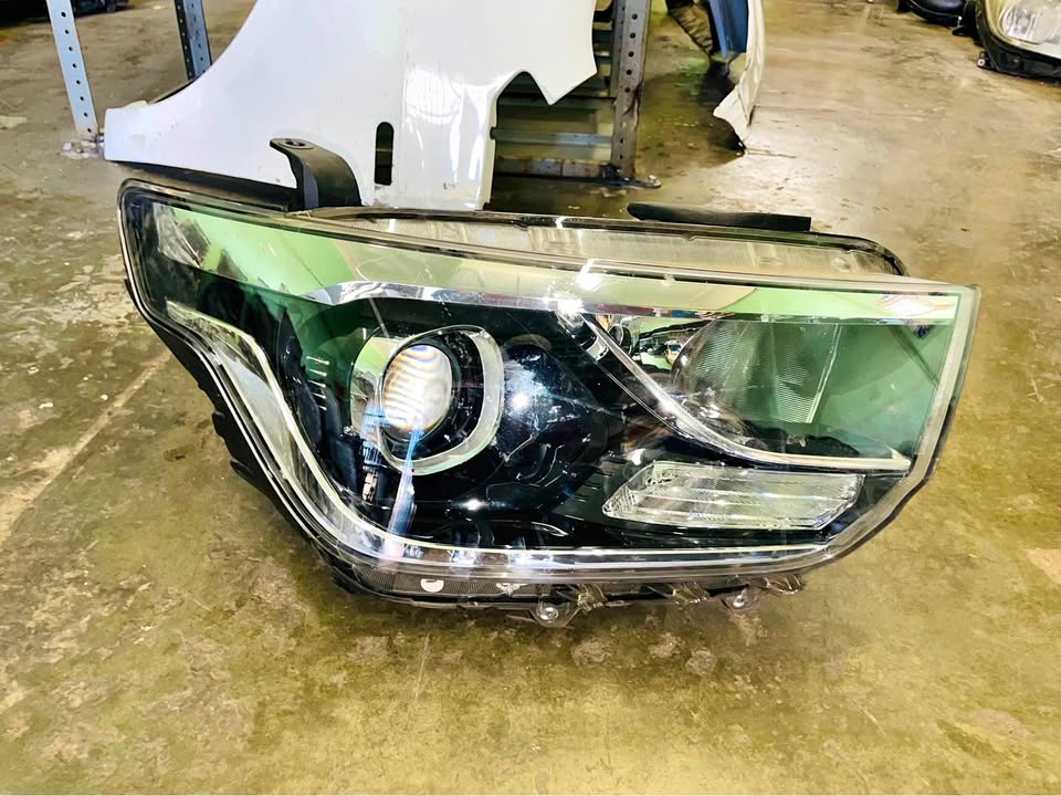 Hyundai H1 LED headlight - Private Seller Hyundai H1 LED headlight - Private Seller