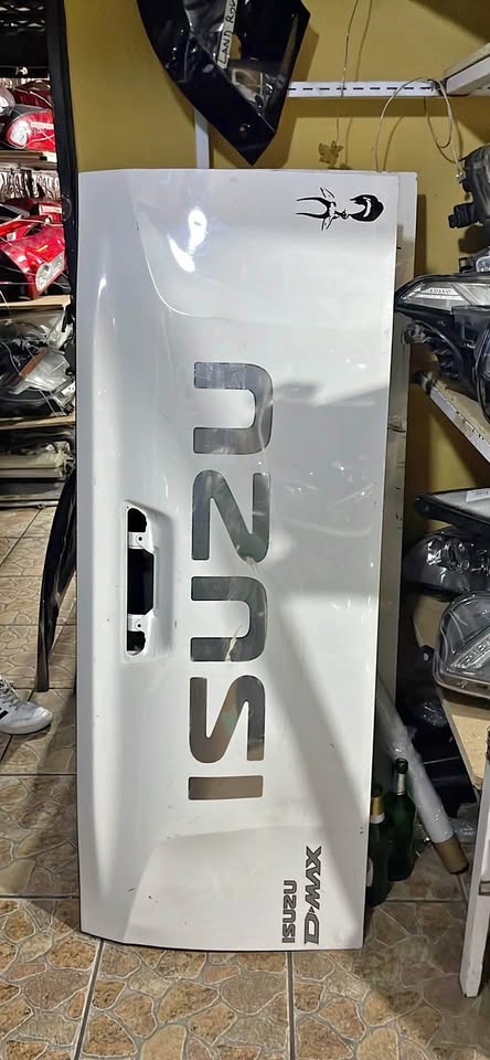 Isuzu D-Max tailgate - Private Seller Isuzu D-Max tailgate - Private Seller